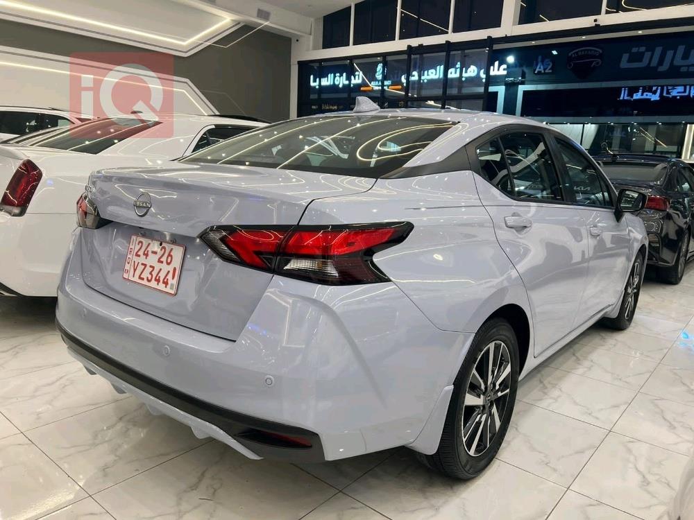 نيسان فيرسا